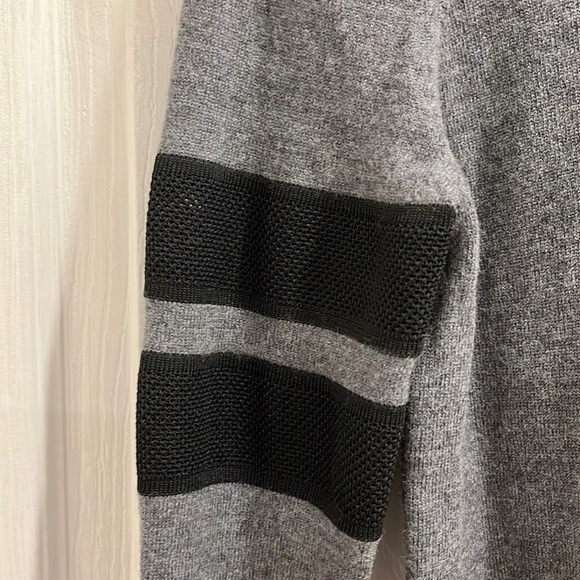 Givenchy Star Wool Grey Sweater - Picture 5 of 16